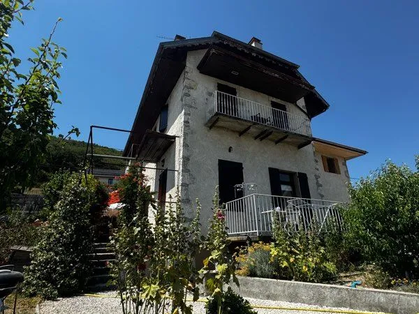 Maison de Caractère de 1850 rénovée, vues montagnes et lac