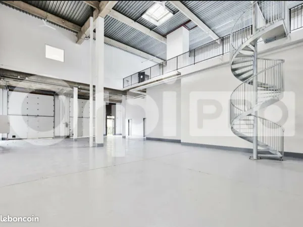 Local d'activité 700 m²