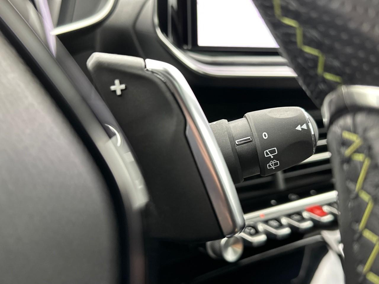 Peugeot 2008 puretech 130 s&s eat8 gt — photo 17