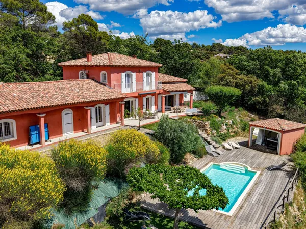 EXCLUSIVITE FLAYOSC VILLA 170M², 4 chambres, AVEC PISCINE SUR TE