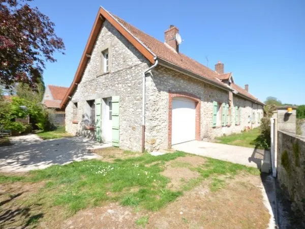 Proche de MONTMIRAIL (51) à vendre charmante longère de 240 m2