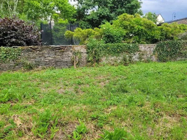 Terrain 1 098 m² Crouzilles