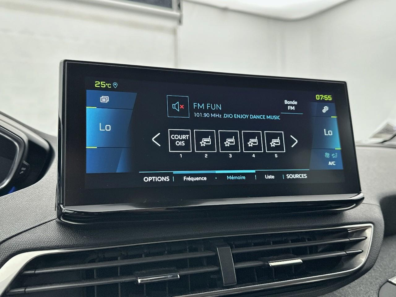Peugeot 3008 hybrid 225 e-eat8 allure pack — photo 23