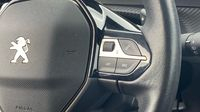 Peugeot 2008 1.2 PureTech 130ch S&S Allure EAT8 — photo 17