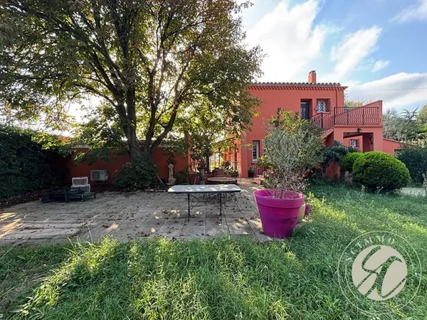 Villa 8 pièces 278 m²