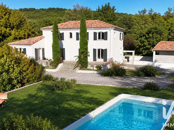 Maison 8 pièces 224 m²