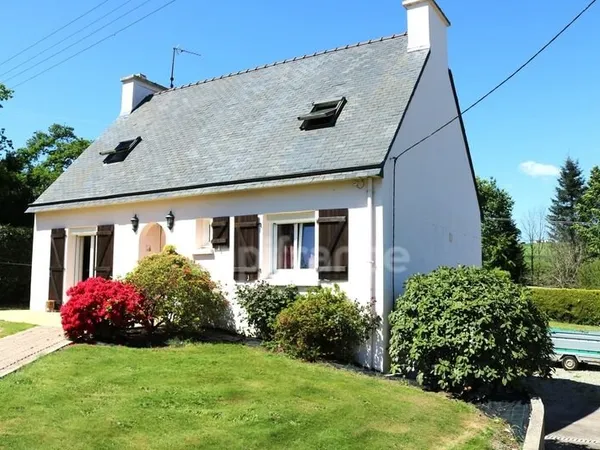 Maison à vendre QUIMPER (29) 4 chambres, 96 m2 sur terrain de 1156 m2 Sous sol complet