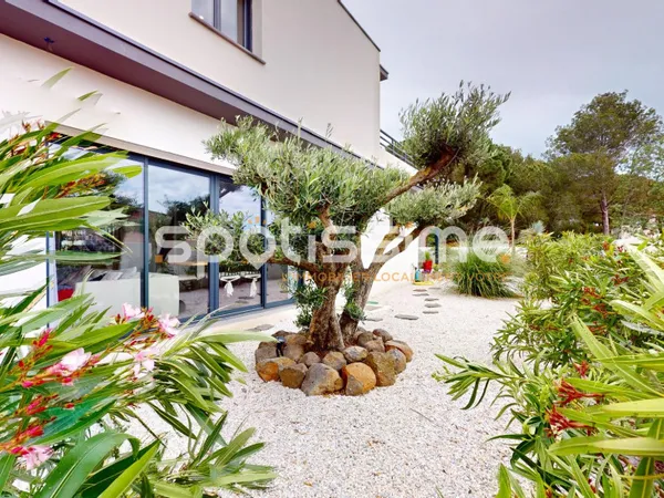 Maison contemporaine 6 pièces 232 m²
