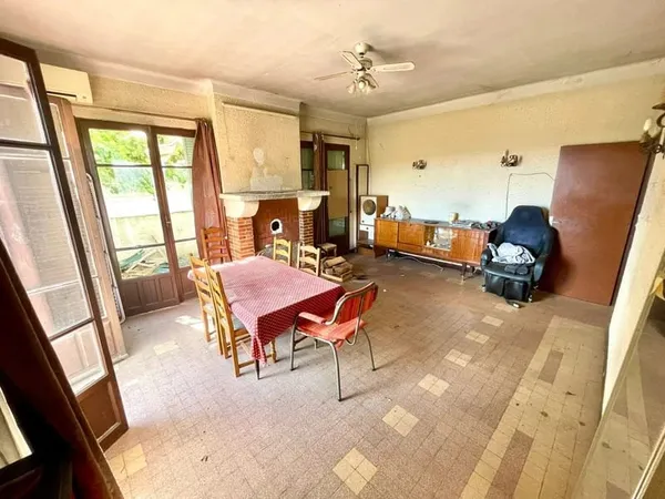 Saint-Roman-de-Bellet - Maison à rénover avec fort potentiel, di