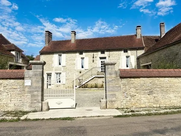 Propriété de caractère en plein vignoble champenois