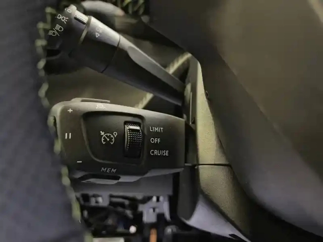 Peugeot 208 electrique 51 kwh 156ch — photo 19