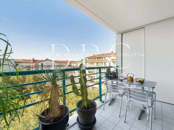 T2 BAZACLE AVEC TERRASSE ET PARKING SOUS SOL