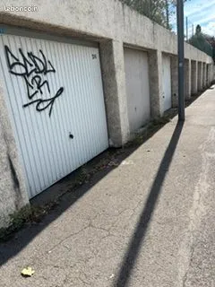 Location garage partagé moto