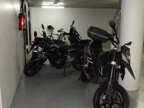 Parking Moto / Scooter - Rue des Pyrénées Paris 20