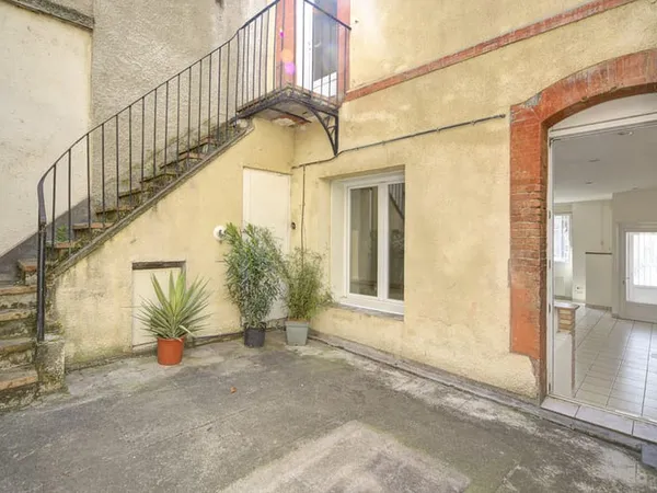 10' de DUPUY maison de ville avec cour