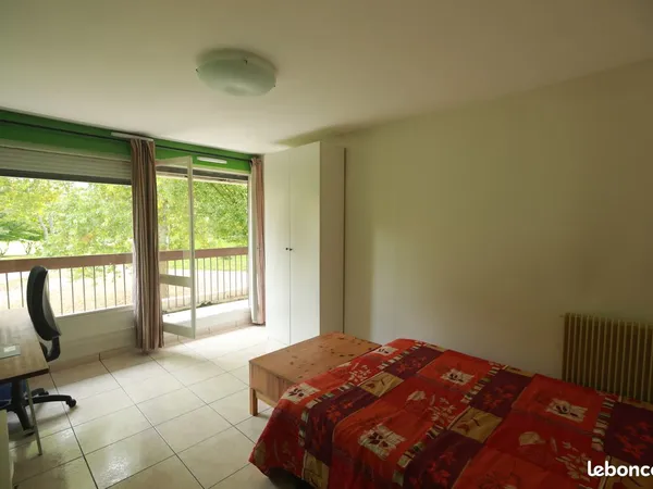 Chambre meublée dans T2 de 45m2