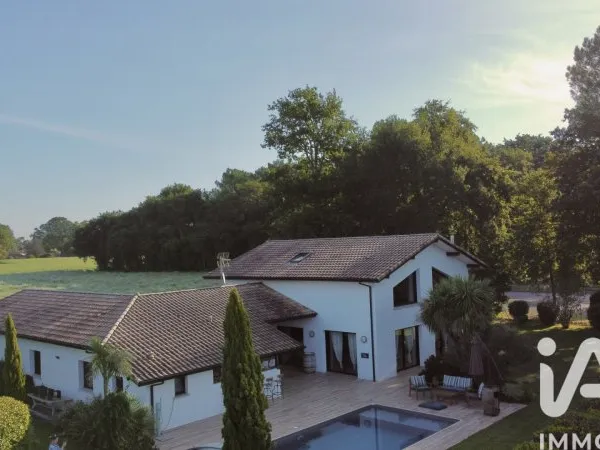 Maison 8 pièces 197 m²