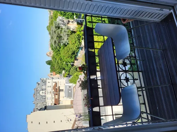 Loue appartement T4 de charme à Bécon avec balcon, 100m parc des Couronnes