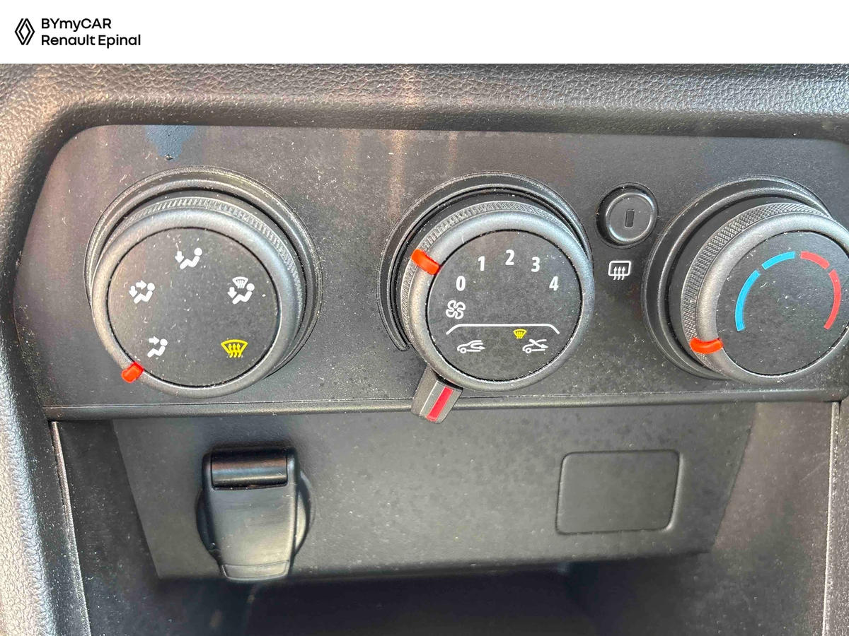 Dacia Sandero SCe 65 — photo 20
