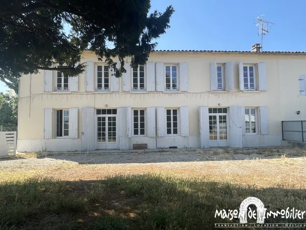 A vendre à CHATEAUBERNARD - Spacieuse Charentaise de 4 pièce