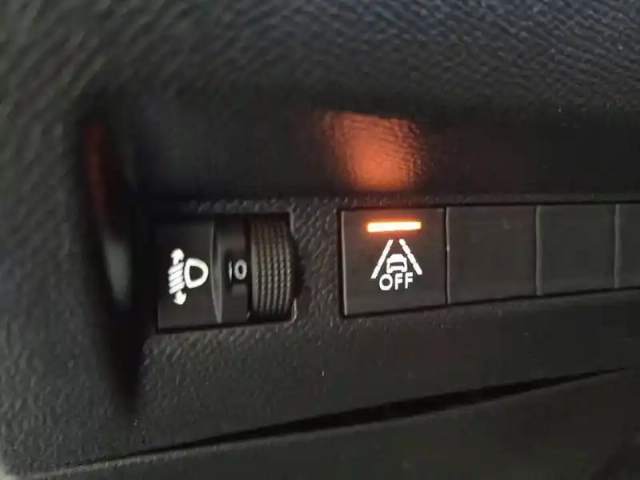 Peugeot 208 electrique 50 kwh 136ch — photo 29