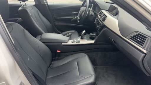 BMW Serie 3 2.0 320d 190 - Lounge – 2016 – 87840 km – Diesel – Boîte Automatique — photo 13