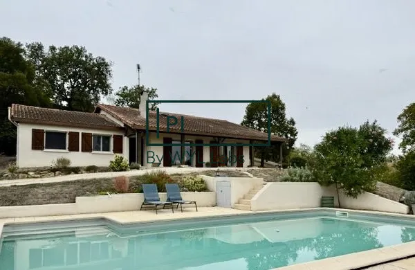 Maison 149m2 avec grand garage, piscine et jardin