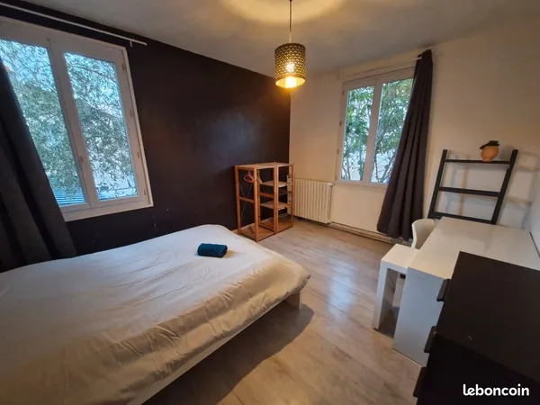 Belle chambre indépendante + cuisine et SDB privatives partagées - idéal étudiant(e)- proche fac de 