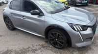 Peugeot 208 1.2 PureTech 100ch S&S GT EAT8 — photo 4