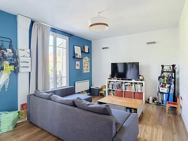 Maison de charme avec jardin, proche du RER