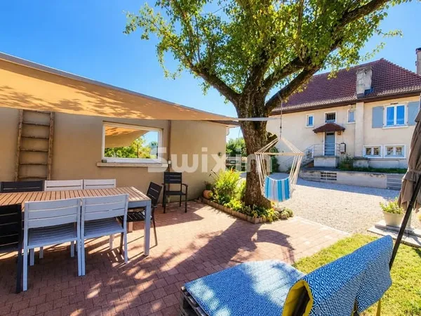MÉSIGNY, MAISON CHALEUREUSE , PRÊTE À VIVRE, AVEC DOUBLE GARAGE ET FORT POTENTIEL !