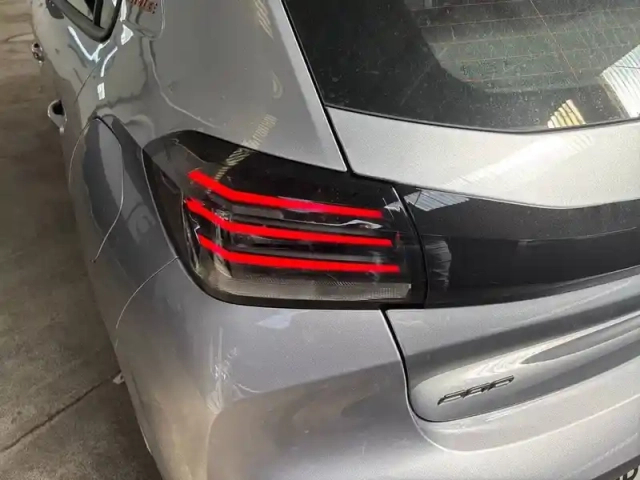 Peugeot 208 hybrid 110 e-dcs6 — photo 17