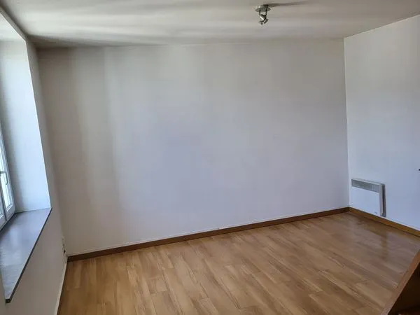 Beau duplex de 76 m² - 3 chambres - Stationnement privatif sécurisé - Proche centre-ville