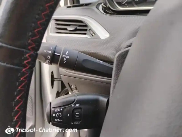 Peugeot 208 1.2 puretech 110ch s&amp;s bvm5 gt line — photo 27
