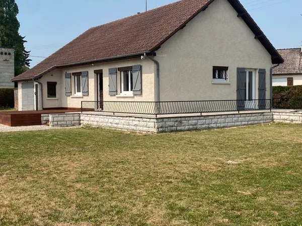 Maison 83 m² - 3 chambres, terrain 1 200 m² et garage - Ladon