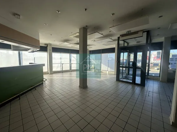 Local commercial 250 m²