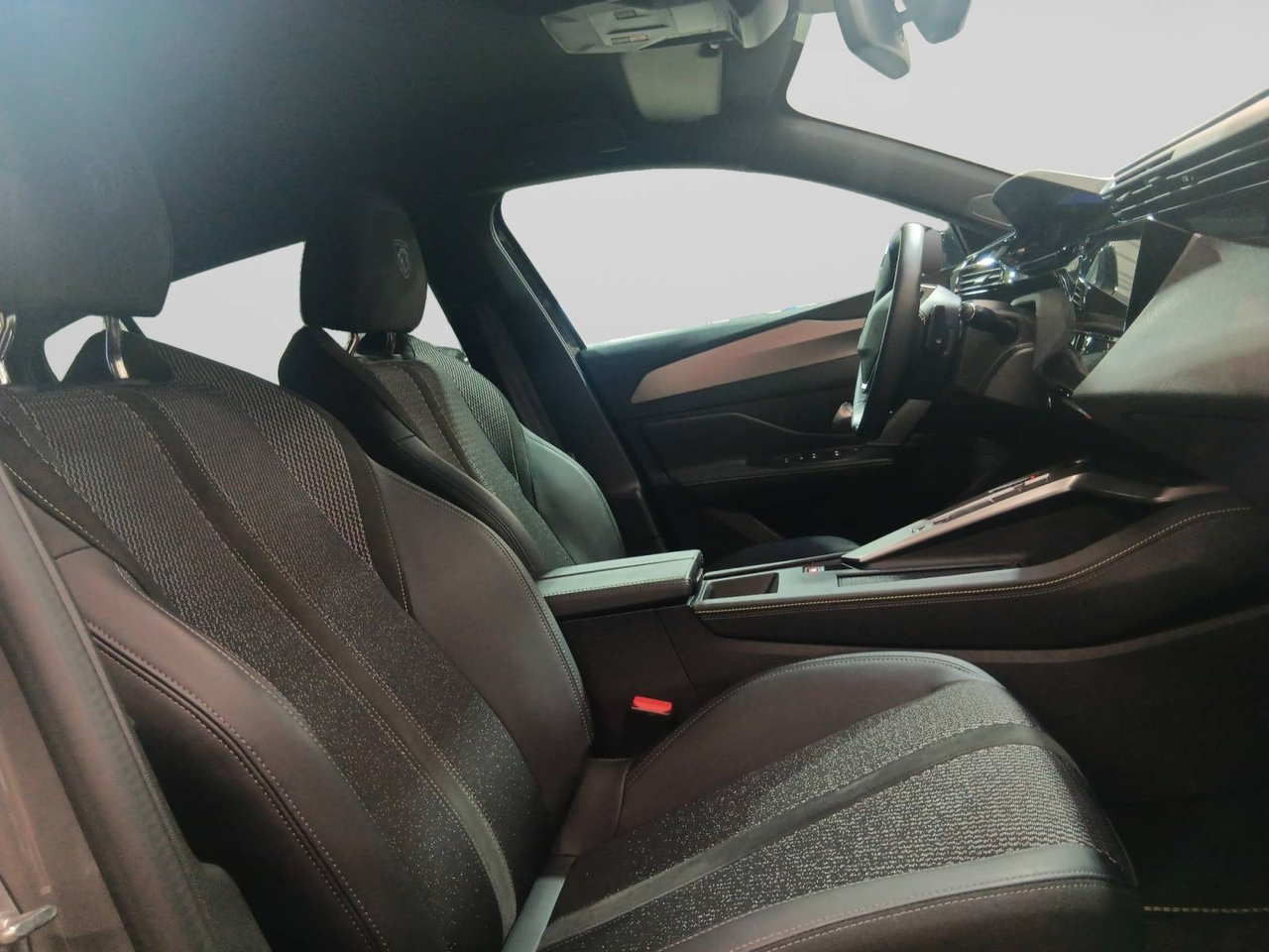 Peugeot 408 — photo 16