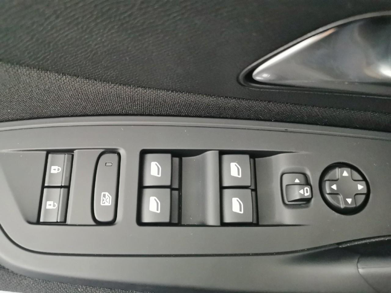 Peugeot 308 sw hybrid 145 e-dcs6 style — photo 17