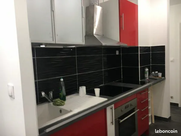 Belle chambre dans une colocation calme et propre avec le ménage de la partie commune