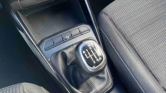 Kia Stonic 1.0 t-gdi 100 ch bvm6 — photo 10