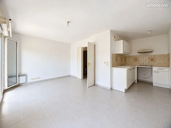 à louer - 2 pièces de 40,83 m² avec jardin de 80 m² et parking en sous-sol - le plan de grasse