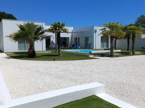 Maison contemporaine de plain-pied, 5 pièces, 4 chambres