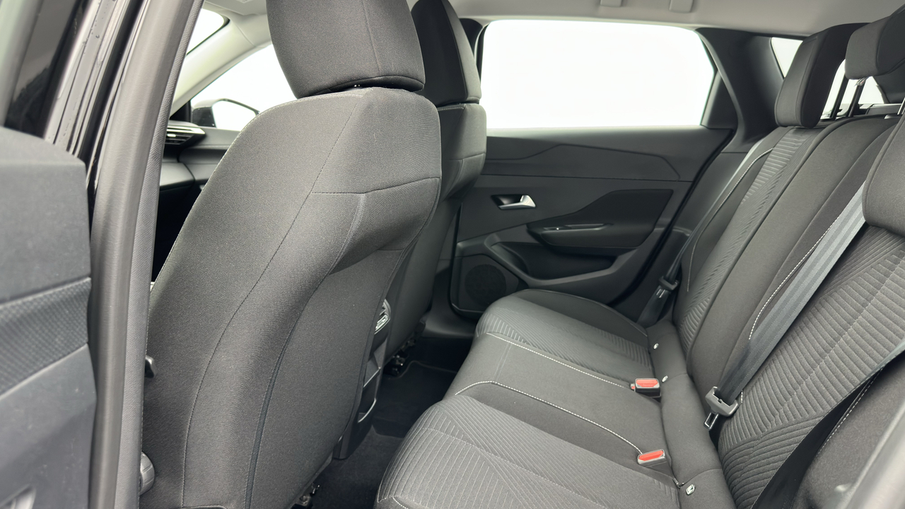 Peugeot 308 SW PHEV 180 e-EAT8 — photo 33
