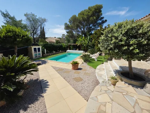 Au calme sans vis-à-vis villa entièrement rénovée