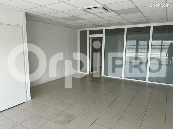 Bureau 50 m²