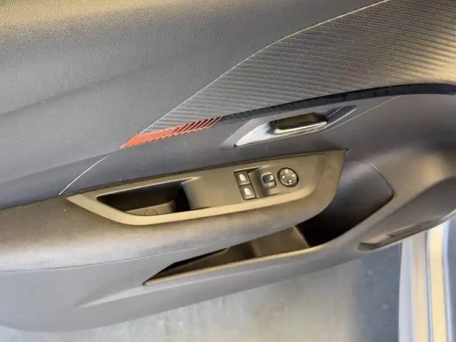 Peugeot 208 puretech 100 s&amp;s bvm6 — photo 39