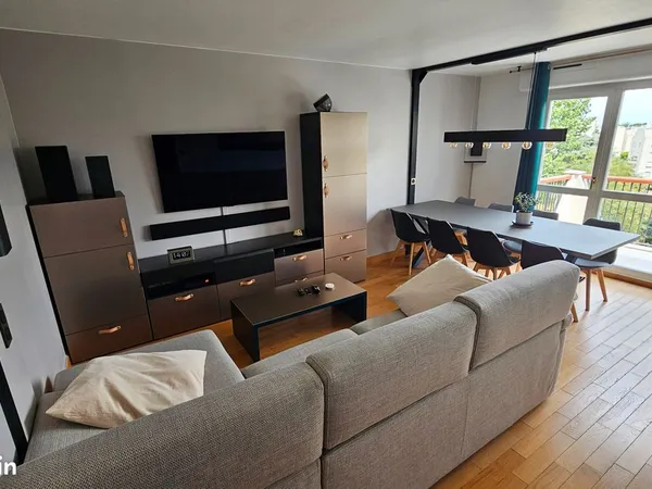 3 pièces au dernier étage de 73,28m² avec double exposition, très lumineux et sans aucun vis-à-vis