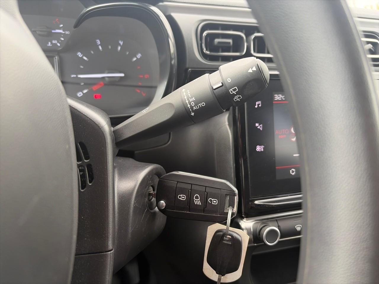 Citroën C3 1.2 puretech 83ch s&s shine — photo 18