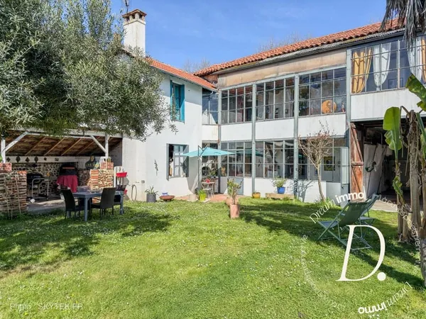 Superbe maison de ville avec grand garage, dépendance et magnif