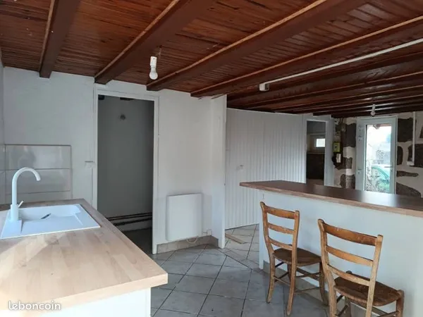 Urgent loue charmante maison en pierres